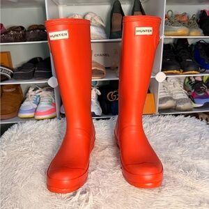 Hunter Rain Boots in beautiful bright orange size 5 with reflective markers